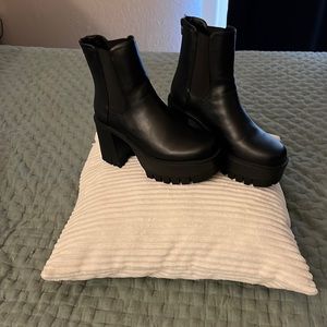 Brand new madden girl boots size 7 I just wear once.